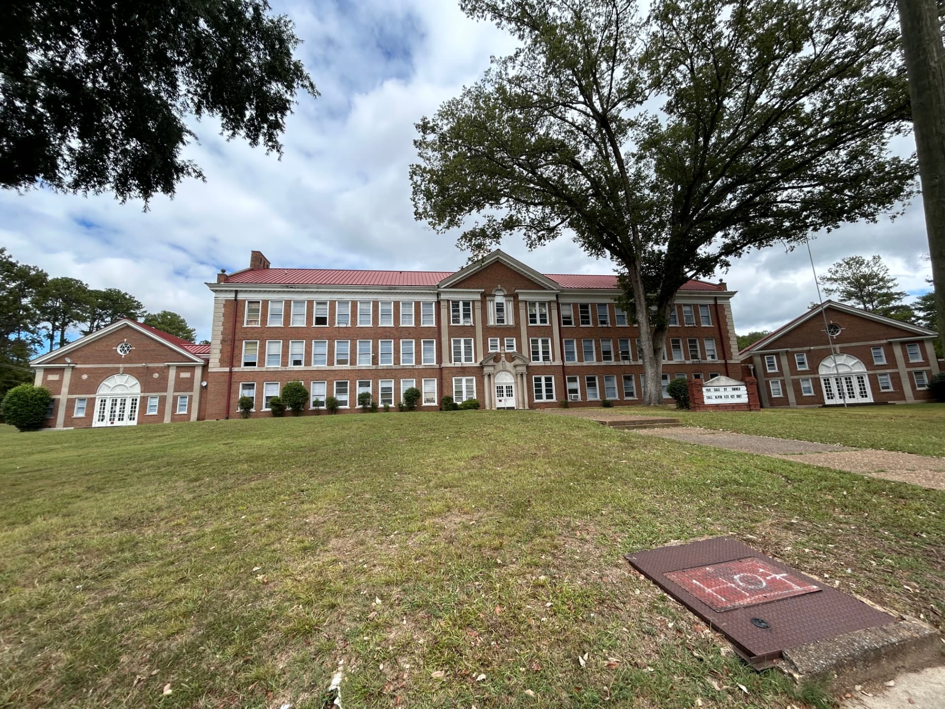 Current view of Brainerd Junior High's red brick Colonial Revival facade